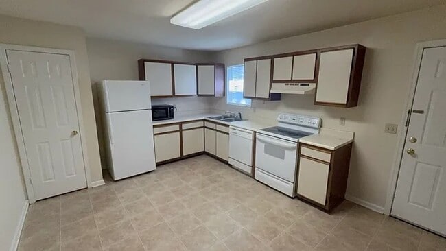 Building Photo - 241 Pheasant Run Dr