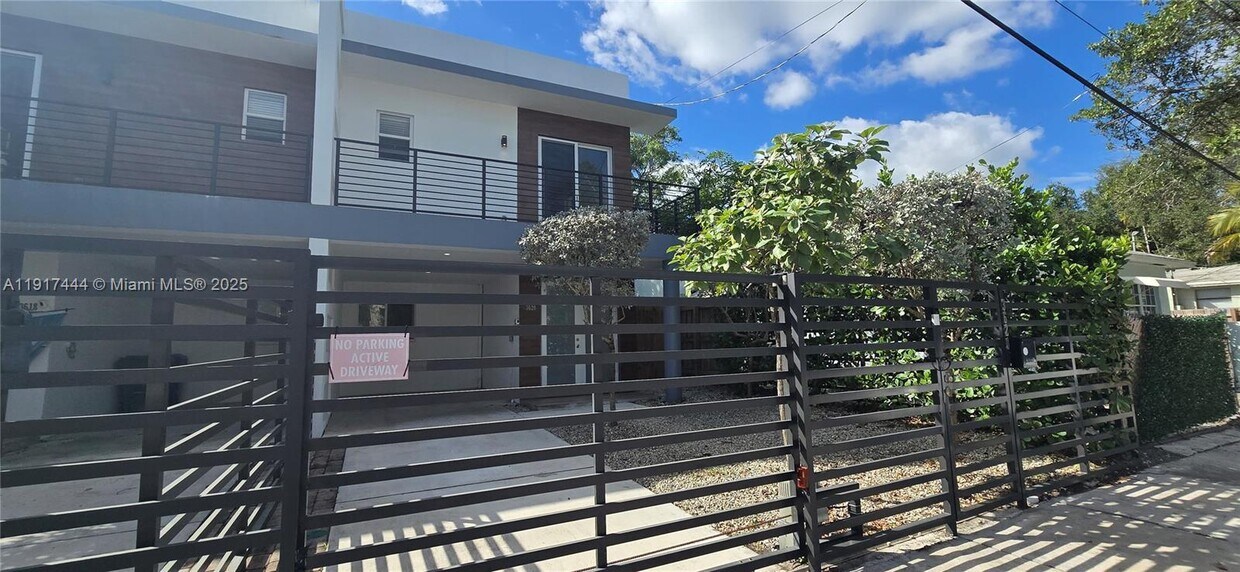 Foto principal - 3620 Thomas Ave