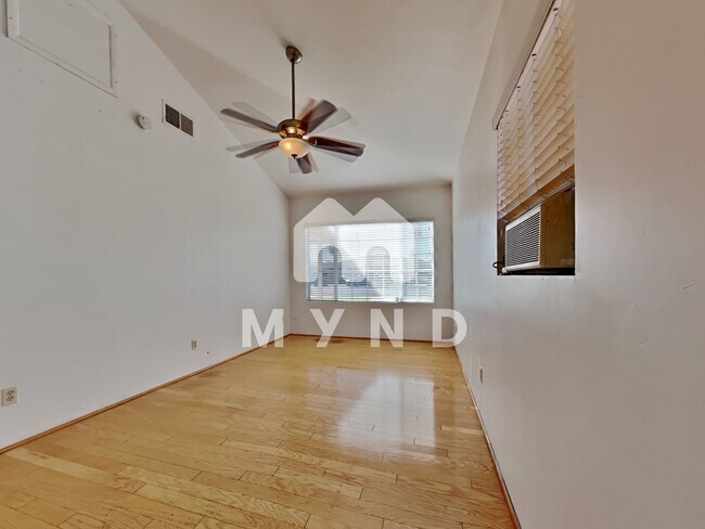 Building Photo - 2214 E Monterosa St