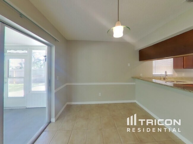 Foto del edificio - 1028 Hardwood Dr