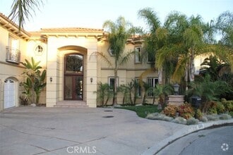 Building Photo - 2302 Crystal Ln