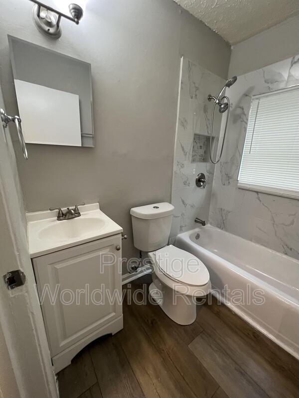 Foto del edificio - 3327 10th St