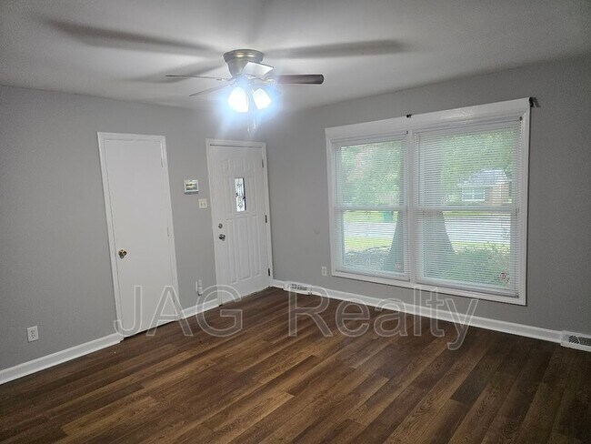 Building Photo - 841 Carrington Dr
