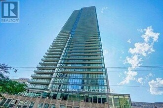 Building Photo - 832 Bay St.