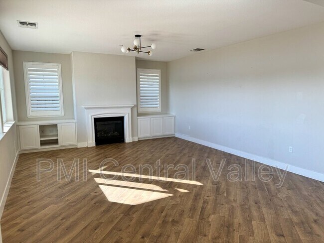 Building Photo - 1080 Mariners Dr