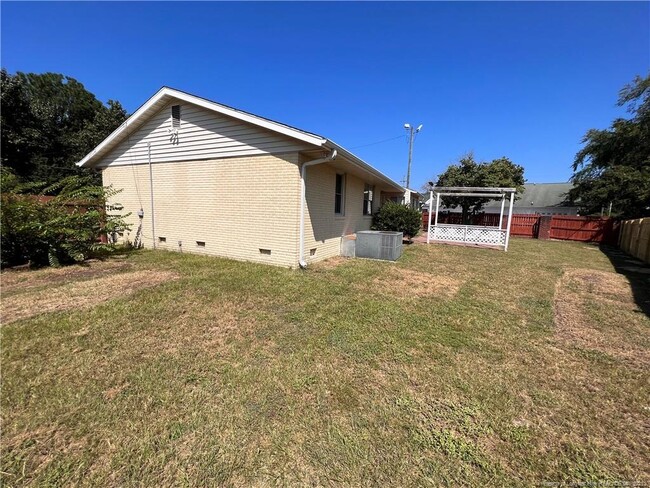 Foto del edificio - 5113 Meadowbrook Dr