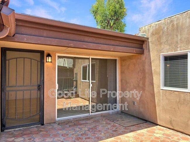 Building Photo - 2552 Granada Cir