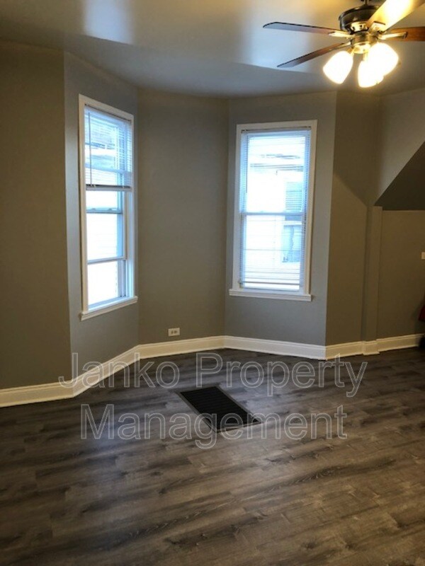 Foto del edificio - 1415 E 75th St
