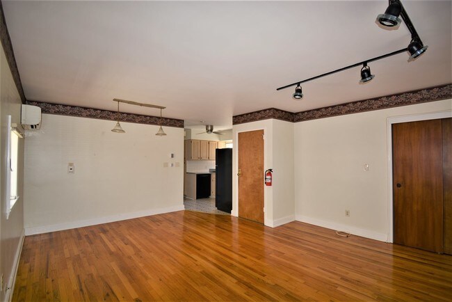 Building Photo - 110 58th St