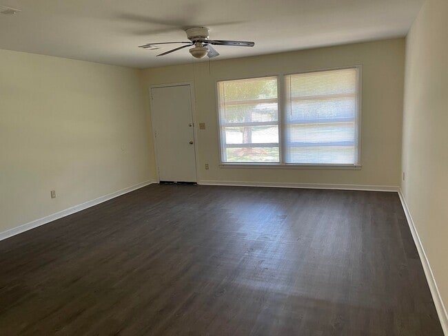 Foto del edificio - Great House for Rent off Deans Bridge Road