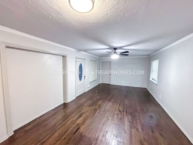Foto del edificio - 621 Cedar Dr