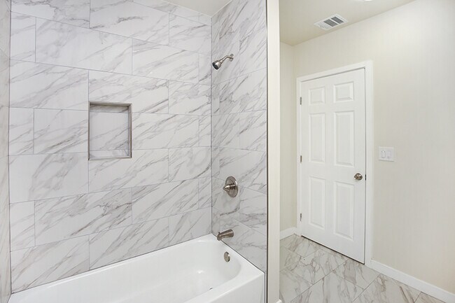 Foto del edificio - 10709 Sherman Pl