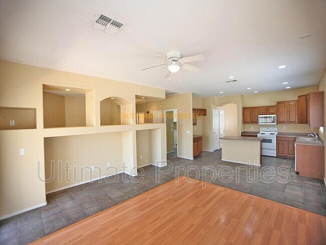 Foto del edificio - 3605 N 129th Ave