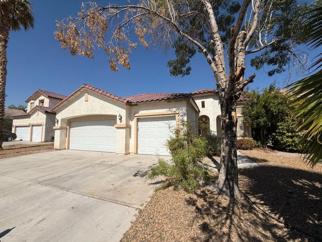 Primary Photo - Silverado Ranch Single Story Home - 3 Bedr...