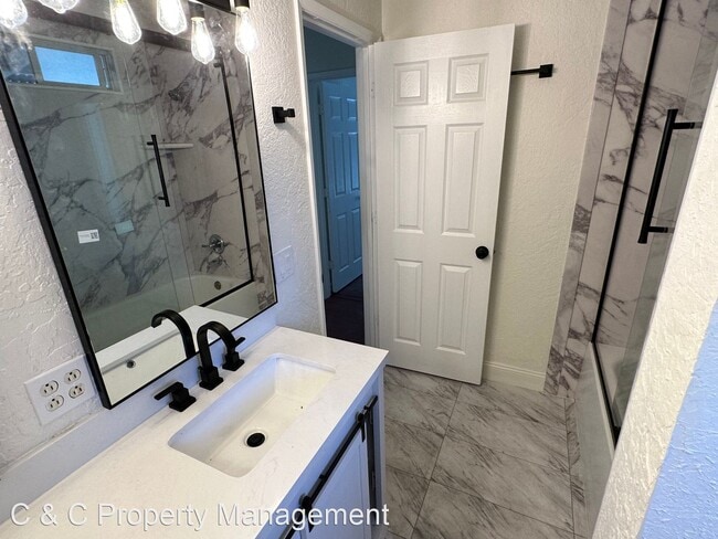 Foto del edificio - 3 br, 1 bath House - 2961 Tobin Drive