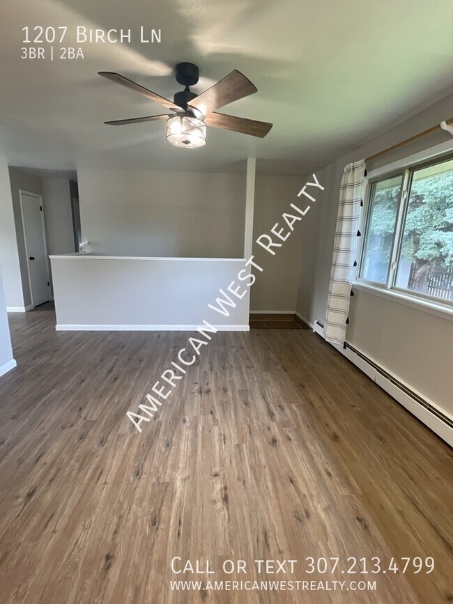 Building Photo - 3bed/2bath/2car with basement