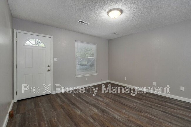 Foto del edificio - 1050 W Elm St