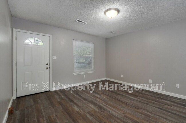 Foto del edificio - 1050 W Elm St