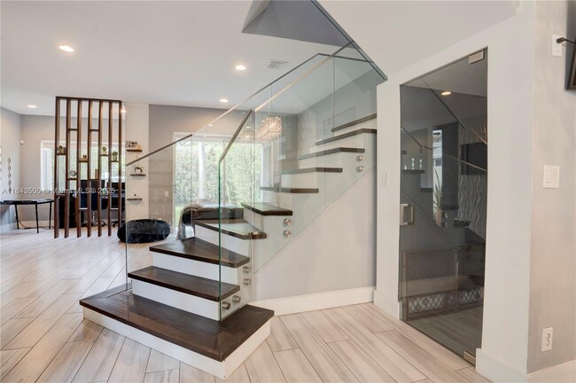 Building Photo - 1364 Harbor View W