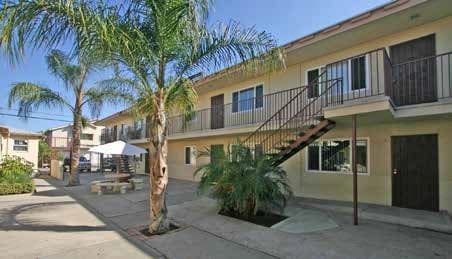 Building Photo - 3565 Van Dyke Ave