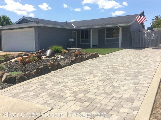 Building Photo - 3 br, 1.5 bath House - 1342 Heather Lane