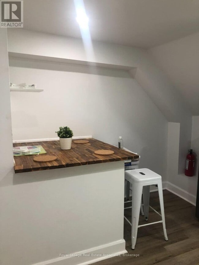 Photo du bâtiment - 2283 Dundas St W