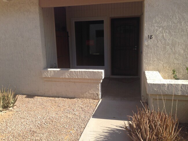 Foto del edificio - **NICE 2br/2ba PATIO HOME - (CHANDLER BLVD...