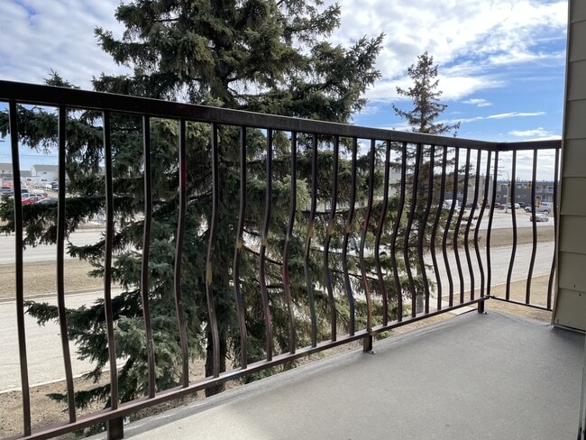 Building Photo - 8920-8986 86 St