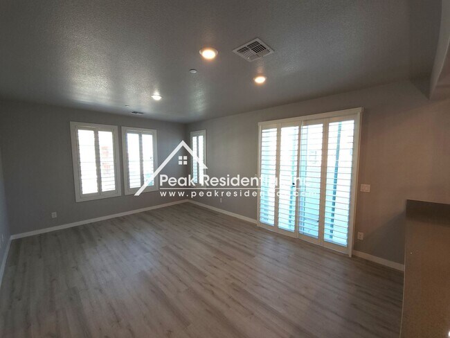 Building Photo - 3 br, 2.5 bath House - 3151 Blackbird Ct