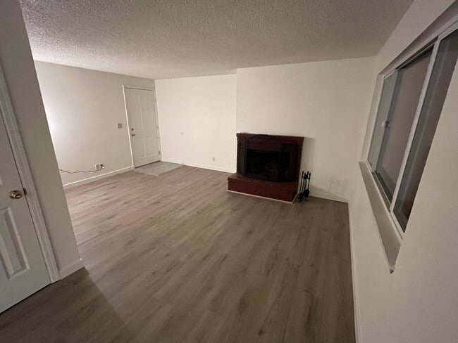 Building Photo - 3333 Willow Ct SE