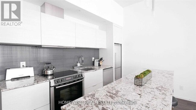 Building Photo - 8 Charlotte St