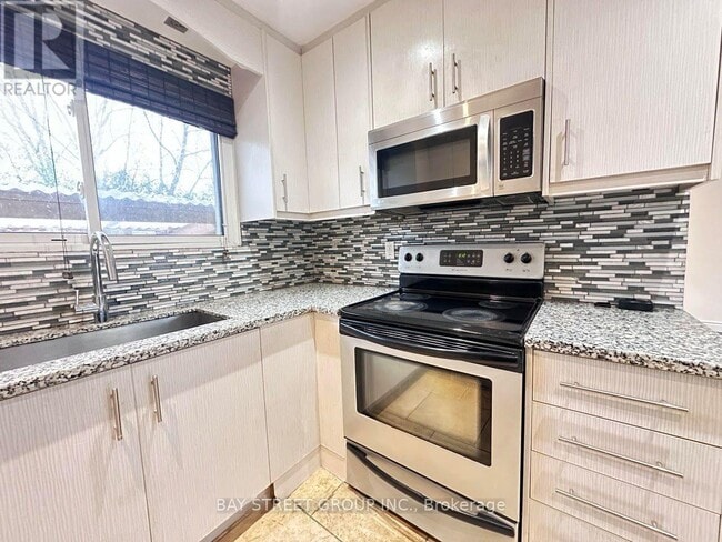 Building Photo - 427 Crosby Ave