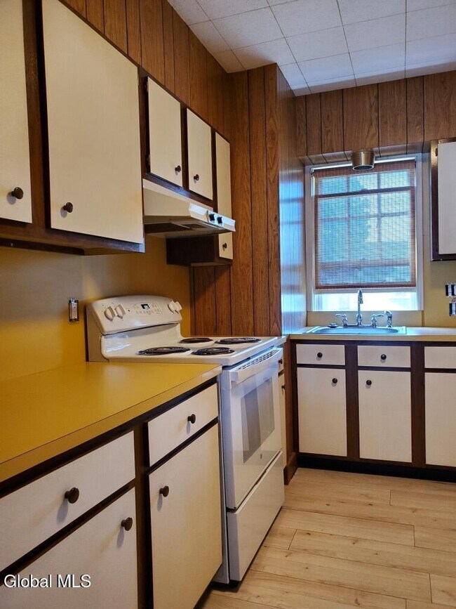 Foto del edificio - 1058 Washington Ave