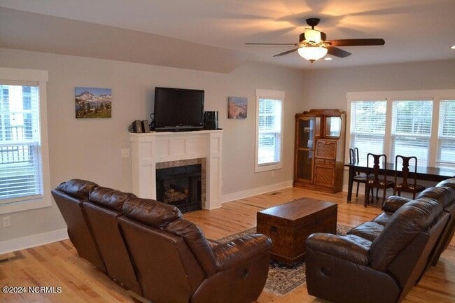 Foto del edificio - 845 N May St