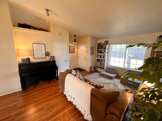 Foto del edificio - 4412 Ingleside Dr SE