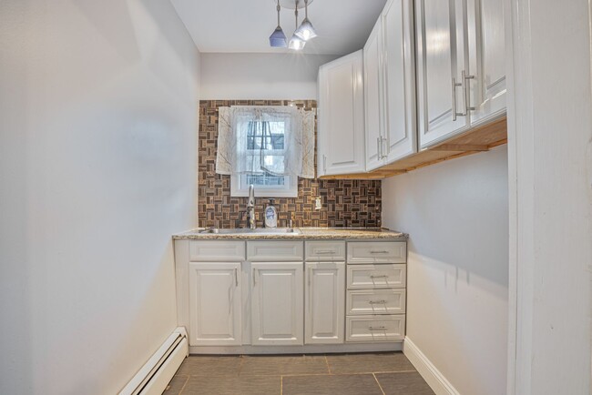 Building Photo - 89 Rochambeau Ave