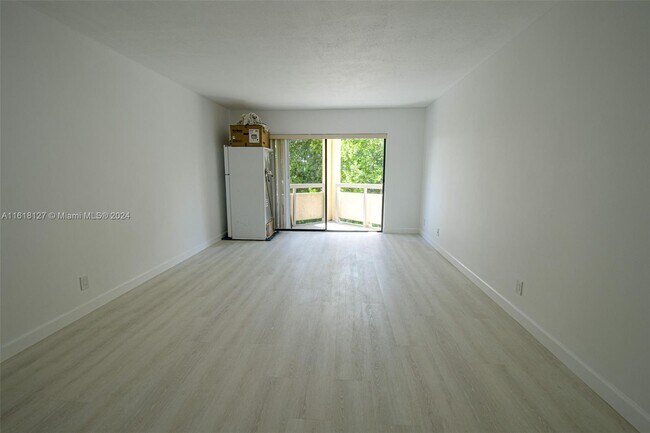 Building Photo - 8290 Lake Dr