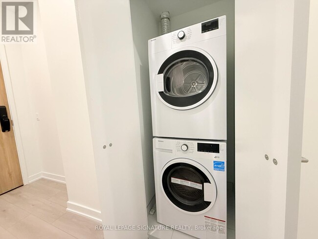 Building Photo - 1 Fairview Rd E