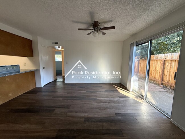 Building Photo - Very Nice 2bd/1ba Rancho Cordova Duplex