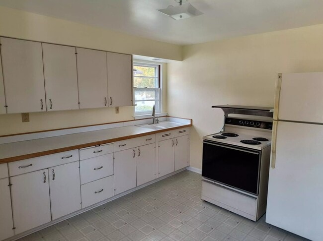 Building Photo - 1256 Arlington Ave