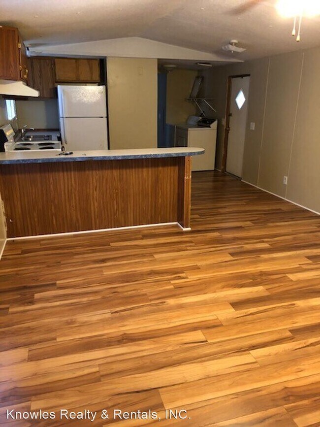 Building Photo - 2 br, 1 bath House - 1895 Burnette Blvd #32