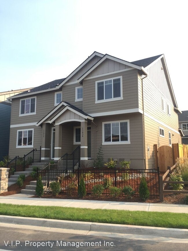 Building Photo - 3 br, 2.5 bath House - 17044 SE Crossroads...