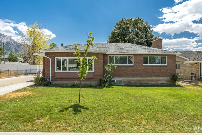 Building Photo - 2670 E Lambourne Ave