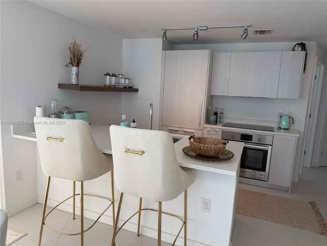 Foto del edificio - 501 NE 31st St