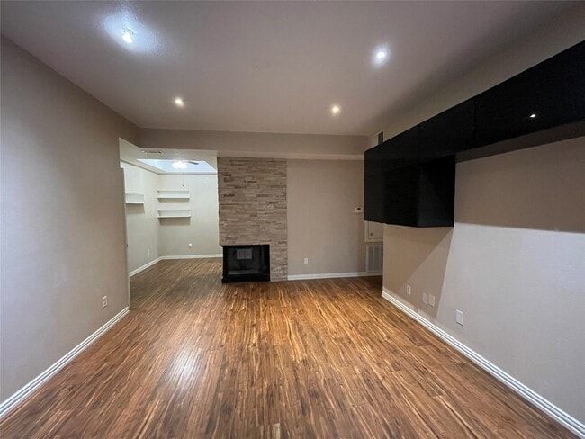 Foto del edificio - 8055 Cambridge St