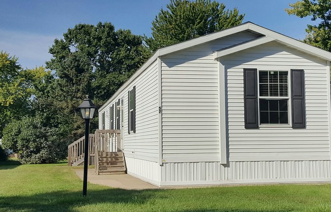 Building Photo - Hickory Hills Village