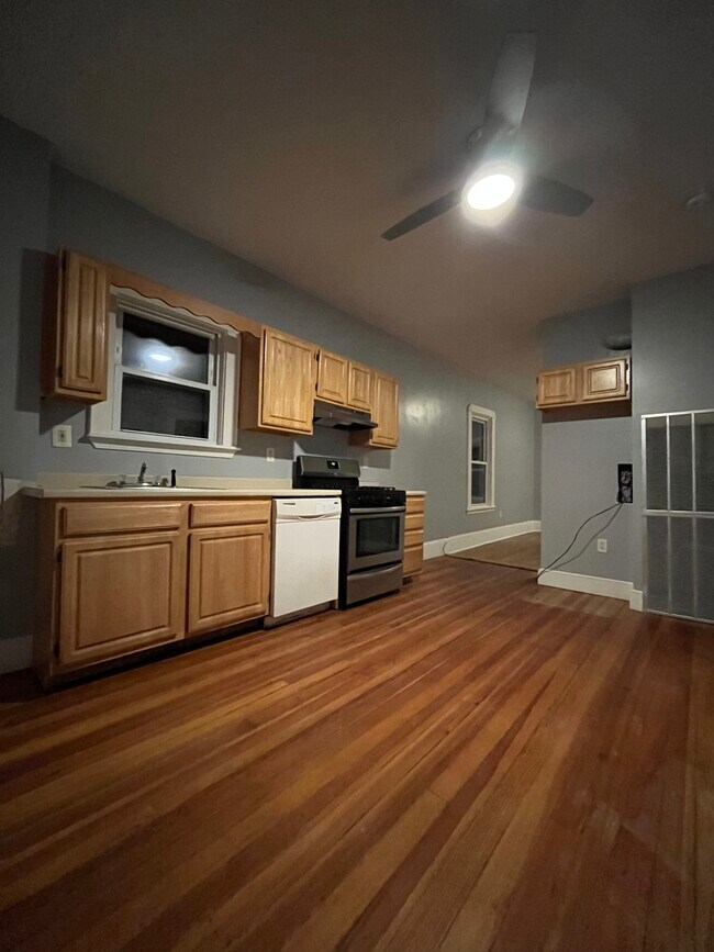 Kitchen - 280 Cedar St