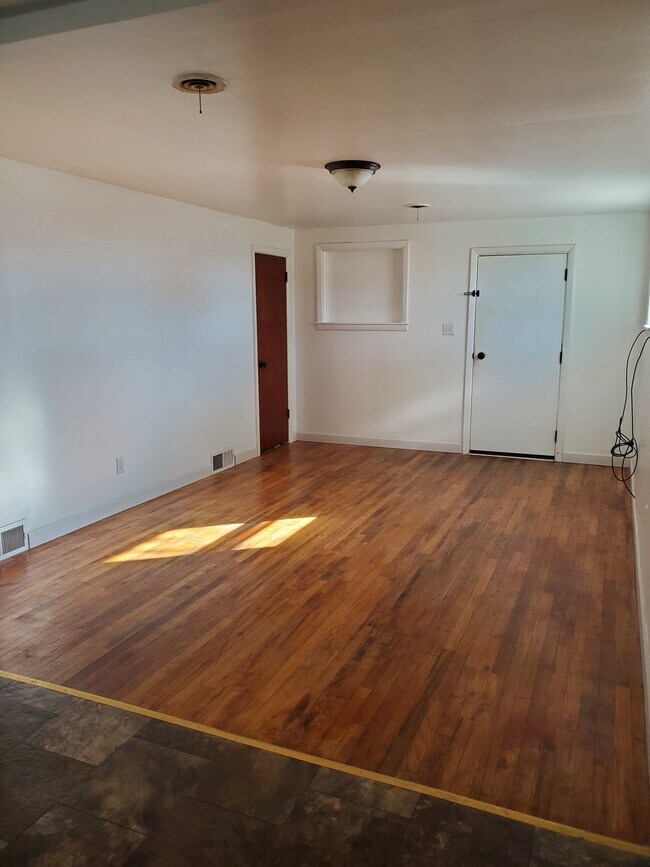 Foto del edificio - 2302 E Rosser Ave