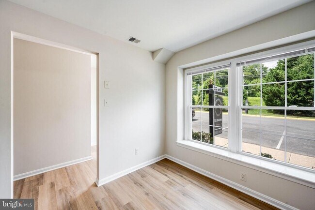 Foto del edificio - 5605 Independence Cir