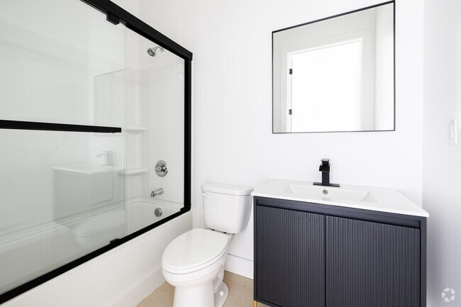 3HAB, 2BA - 1,300 ft² - Segundo baño - 711 Main Ave